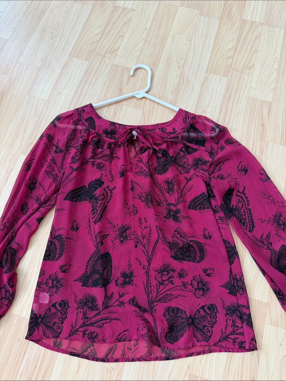 Women’s maroon w/ Blk Butterfly Print Blouse the Loft